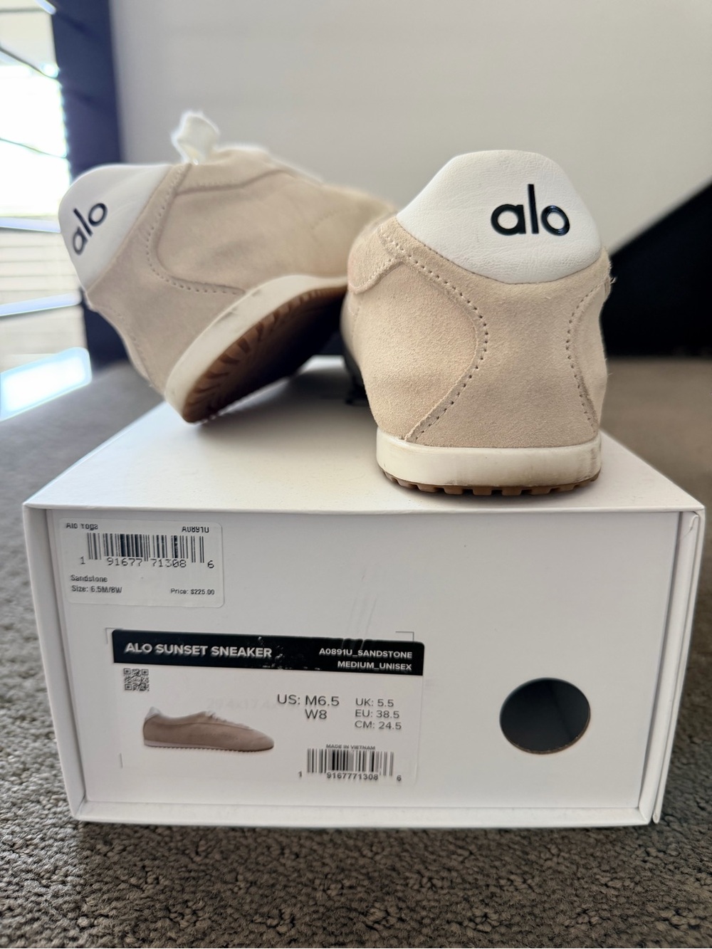 Women’s ALO Sunset Sneaker in Sandstone and White - Size 8